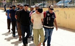 السلطات التركية ترحل لاجئين سوريين يشتبه بانتمائهم لتنظيم داعش