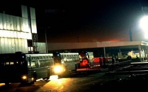 دفعة جديدة من المهجرين تغادر حي الوعر وقصف جوي على…