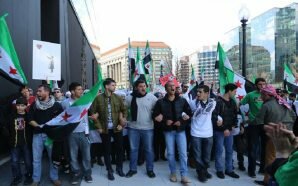 أحد ضحايا مجازر الكيماوي يشكر ترامب ويطالب بمحاسبة مجرمي الحرب…