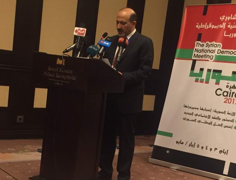 السيد أحمد الجربا خلال الكلمة الافتتاحية في اللقاء التشاوري للقوى الديمقراطية في سوريا