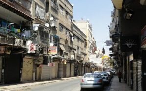 النصرة تبدأ بتسليم مخيم اليرموك للنظام بموجب اتفاق البلدات الأربع