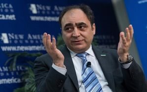 منذر آقبيق يكشف حقيقة مؤتمر سوتشي وسبب المشاركة فيه
