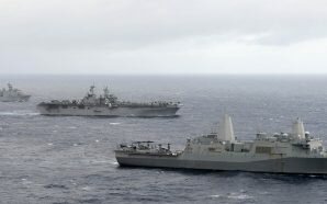 البحرية الأمريكية تعزز أسطولها قبالة الشواطئ السورية وموسكو تحذّر