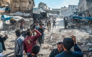 مجزرة مروعة في أريحا إثر استهداف سوق المدنية بقصف جوي…