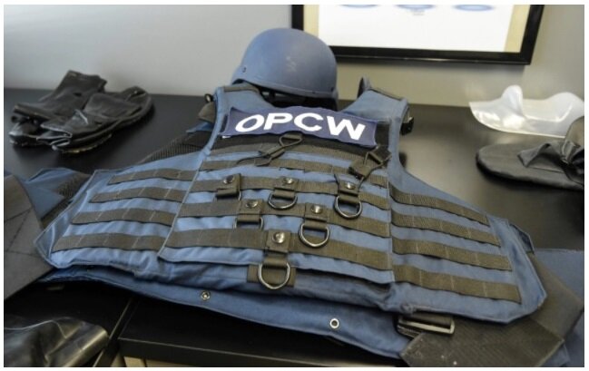 من معدات مفتشي منظمة حظر الأسلحة الكيميائية