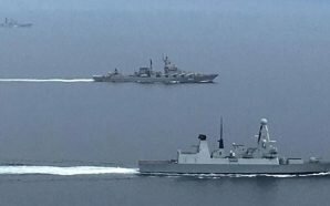 الأسطول الروسي يعزز قطعه العسكرية قبالة السواحل السورية