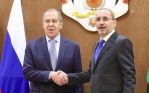 لافروف يتهم القوات الأمريكية بمنع النازحين في مخيم الركبان من…