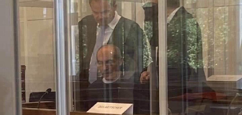 العقد المنشق أنور رسلان في قاعة المحكمة - 23 نيسان 2020