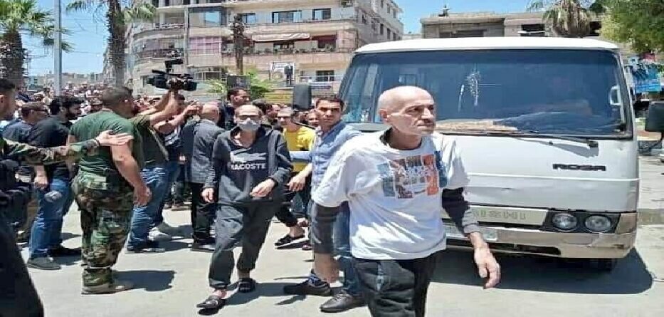 بعض المفرج عنهم في مدينة كفربطنا بريف دمشق 19 حزيران 2021